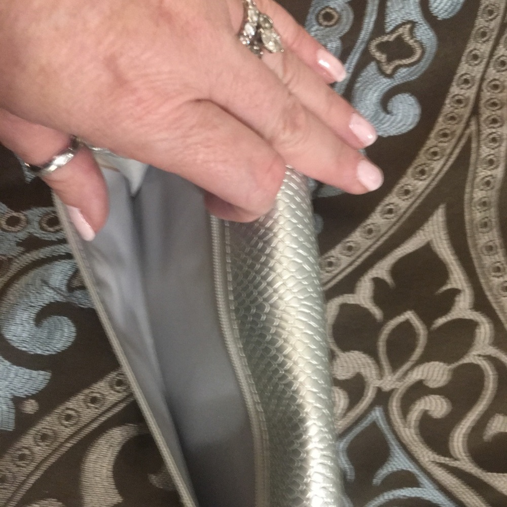 Kenneth Cole Reaction Silver Wallet